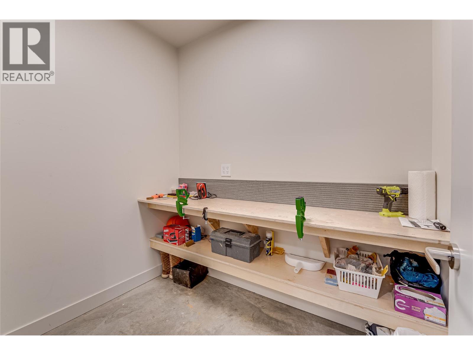 200 Valerian Lane, Silver Star