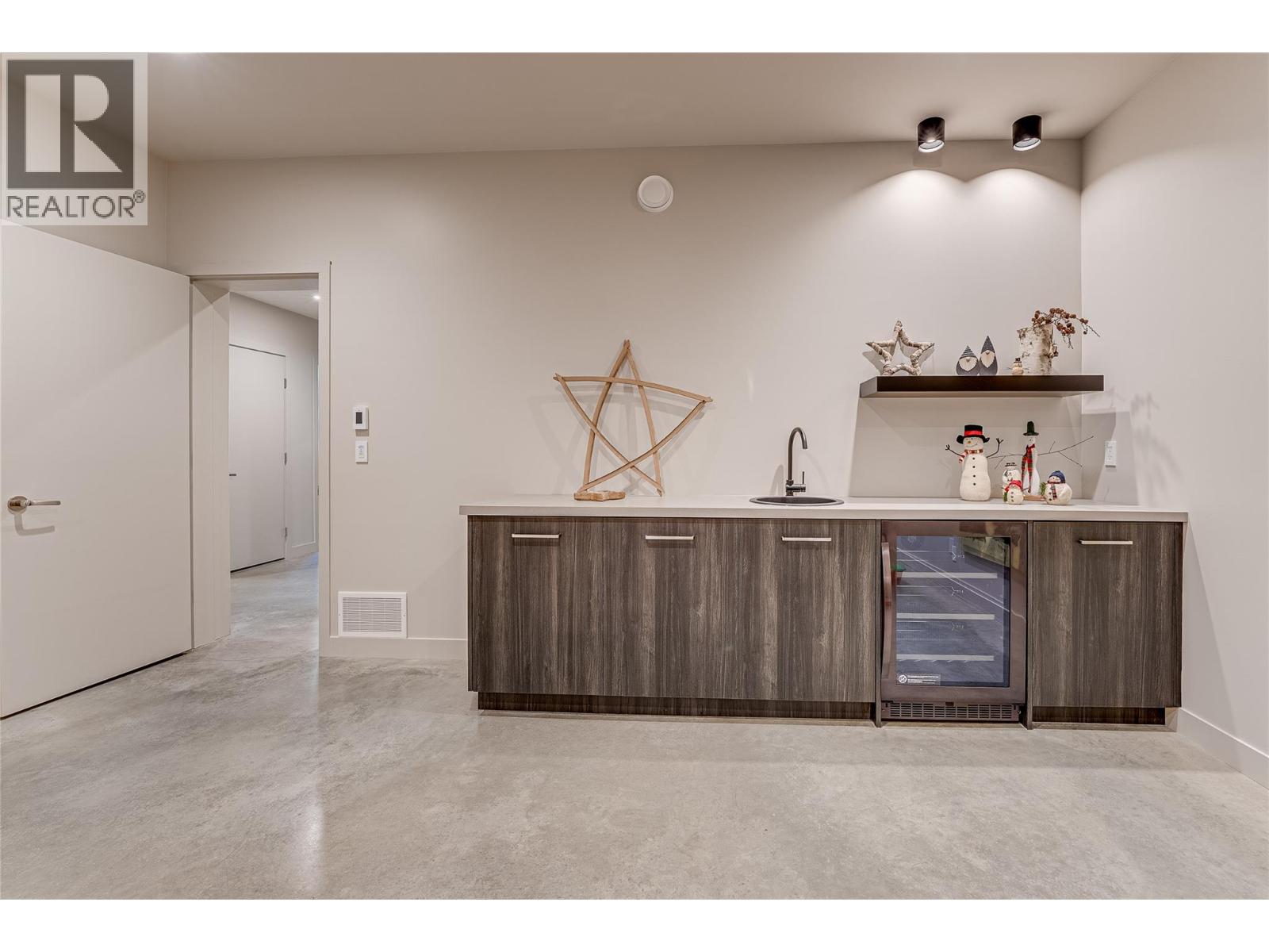 200 Valerian Lane, Silver Star