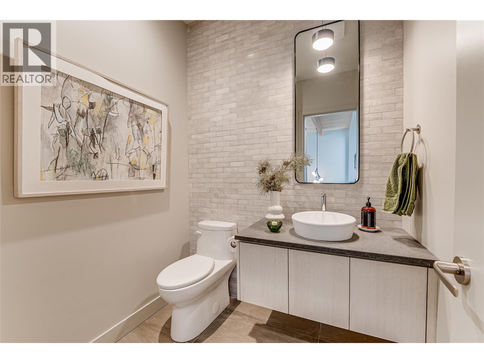 200 Valerian Lane, Silver Star