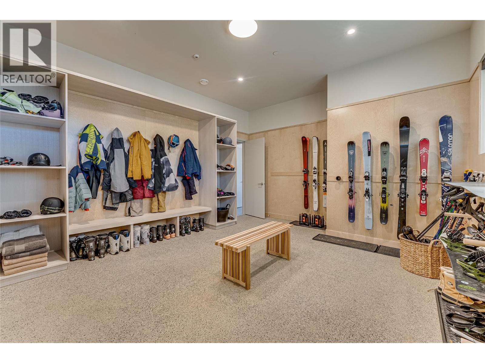 200 Valerian Lane, Silver Star