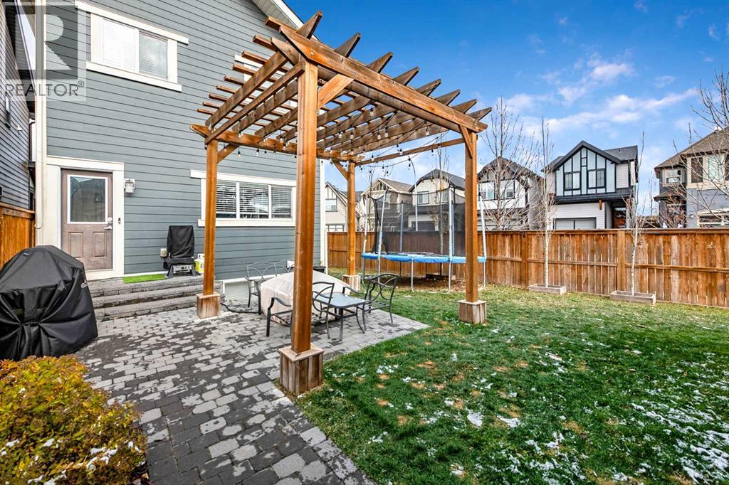 112 Masters Heights SE photo 37