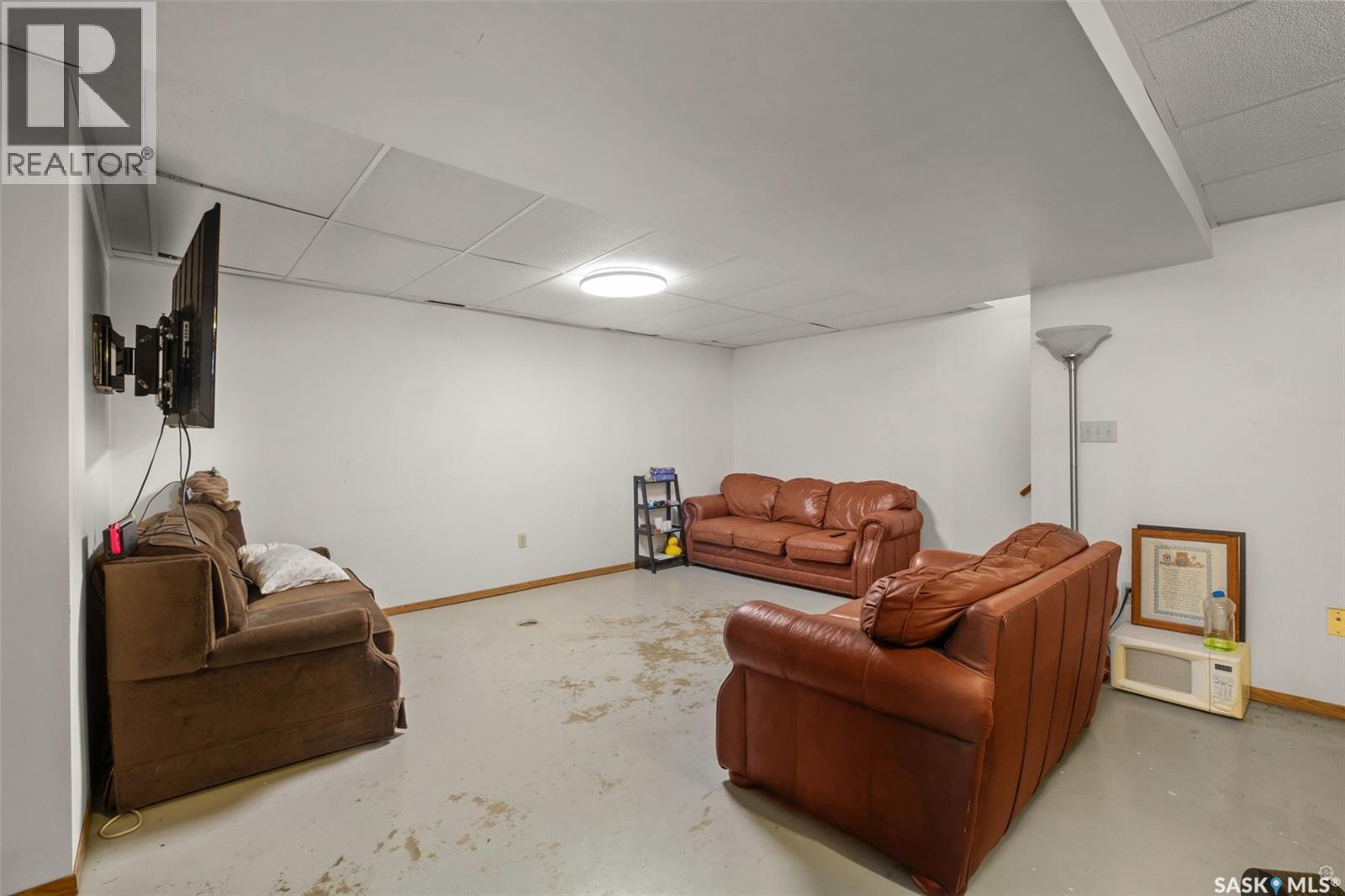 555 1st AVENUE W, Canwood — photo 23