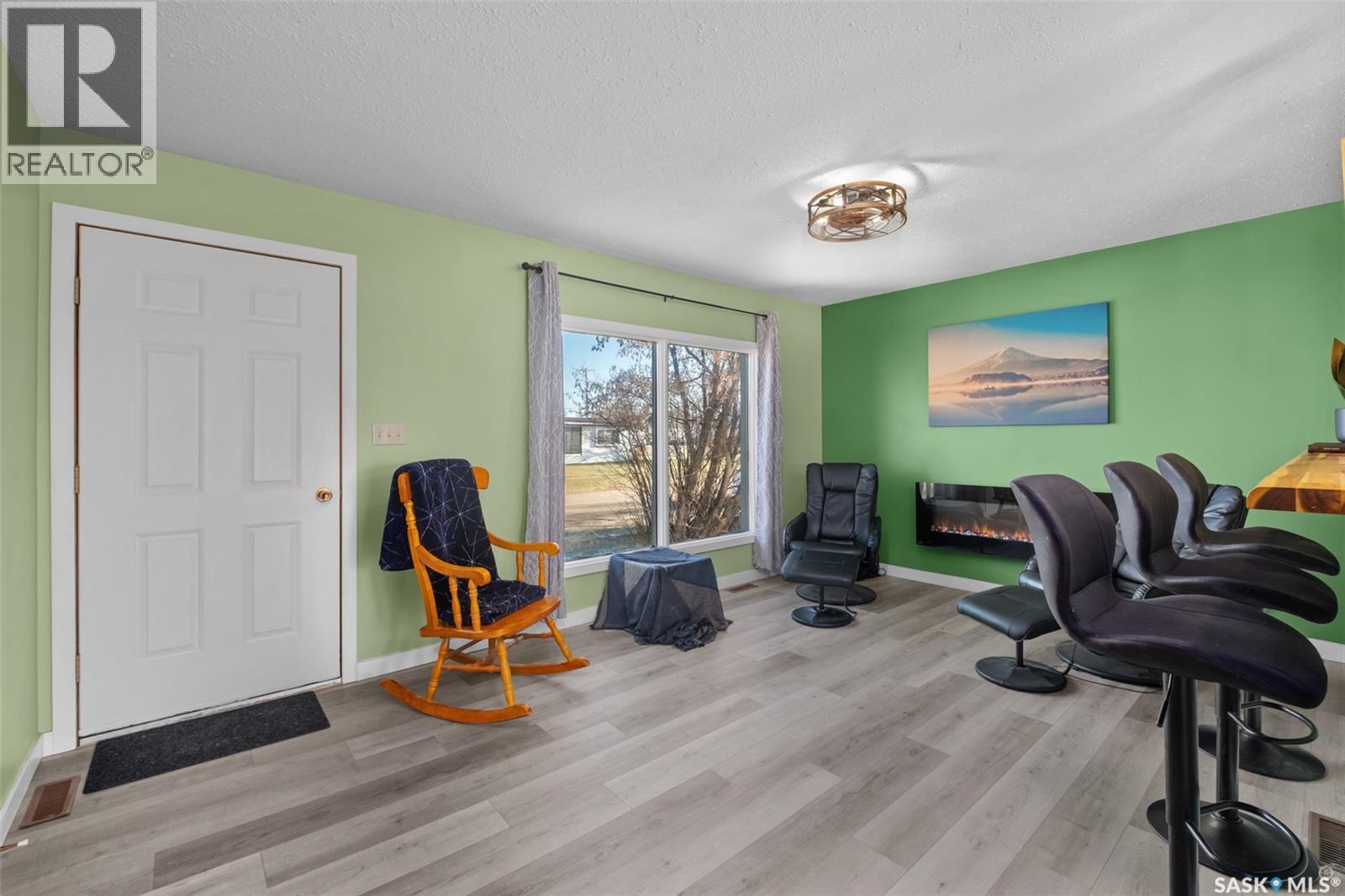 555 1st AVENUE W, Canwood — photo 4