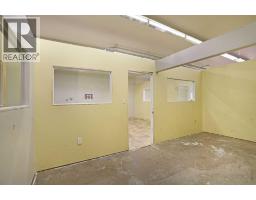 120 1 Avenue E, Brooks — photo 16
