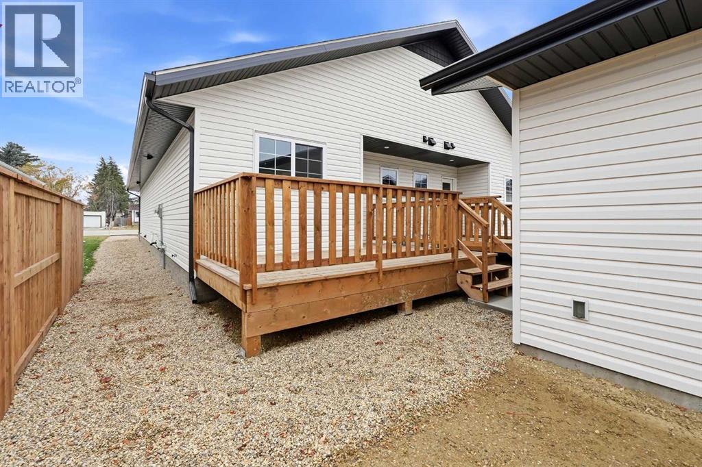 Listing photo – 5131 & 5133 52 Street, Lacombe