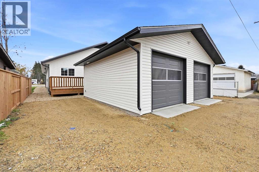 Listing photo – 5131 & 5133 52 Street, Lacombe