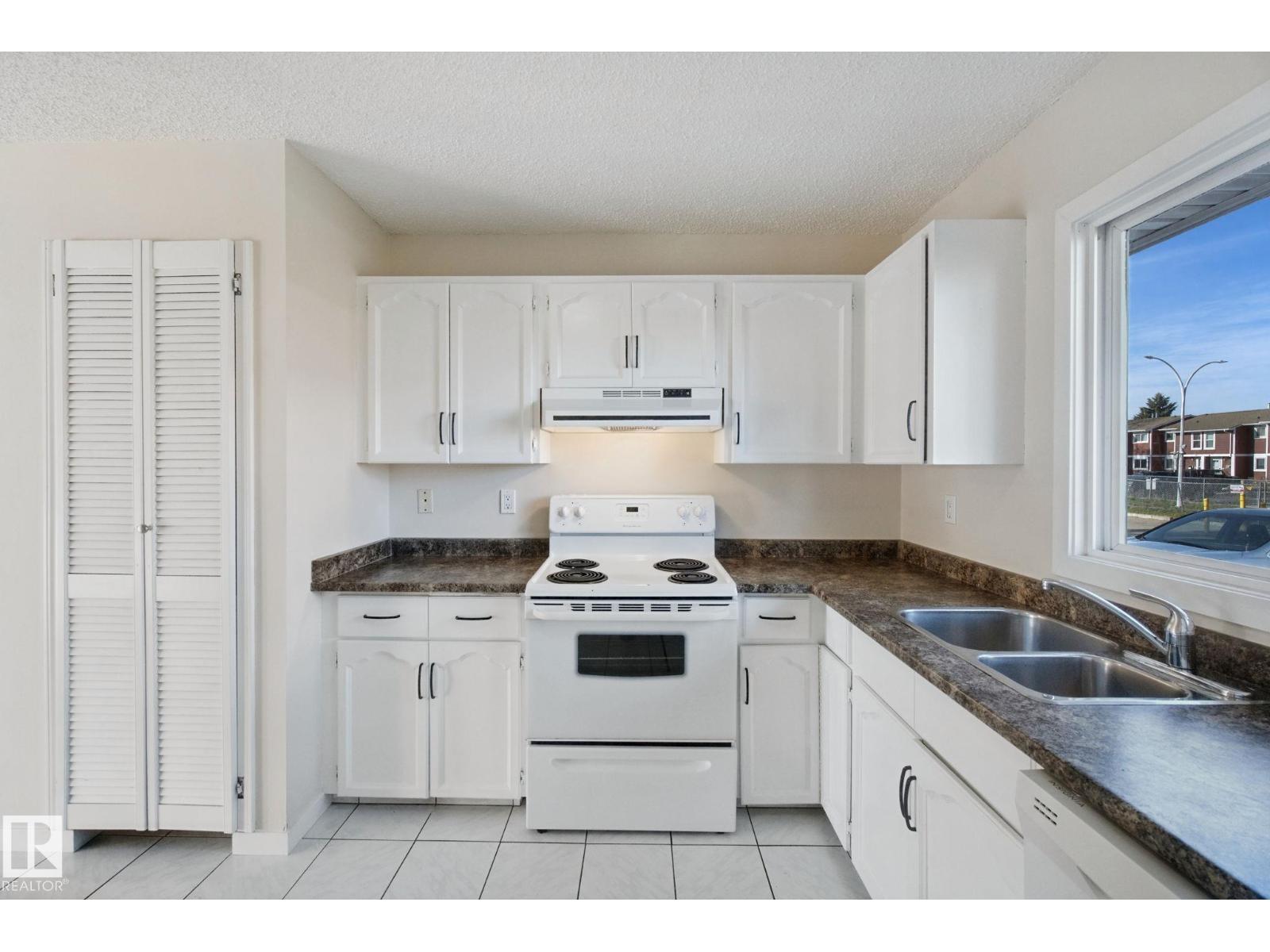 Property photograph 7 for MLS E4514597