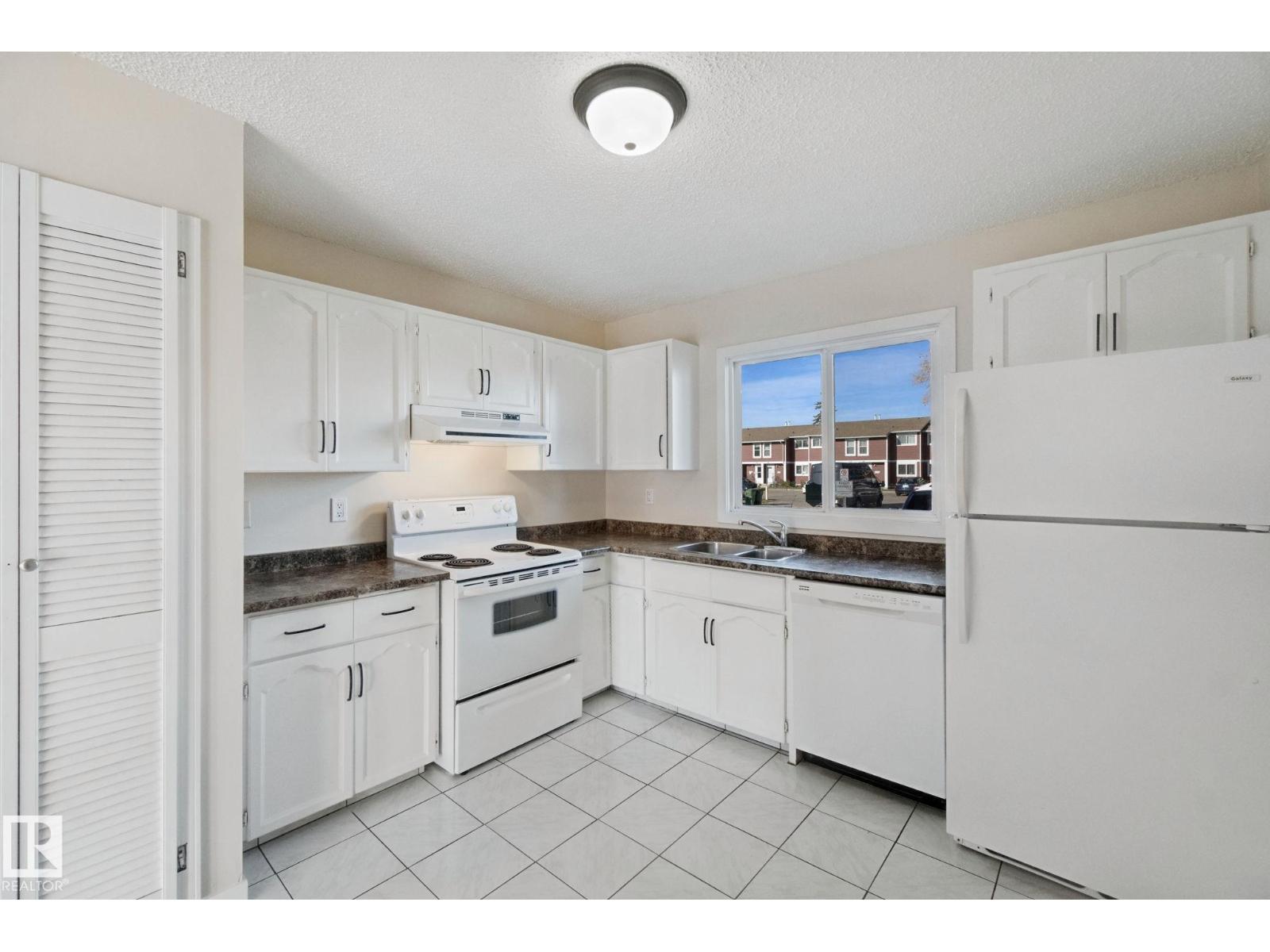 Property photograph 8 for MLS E4514597