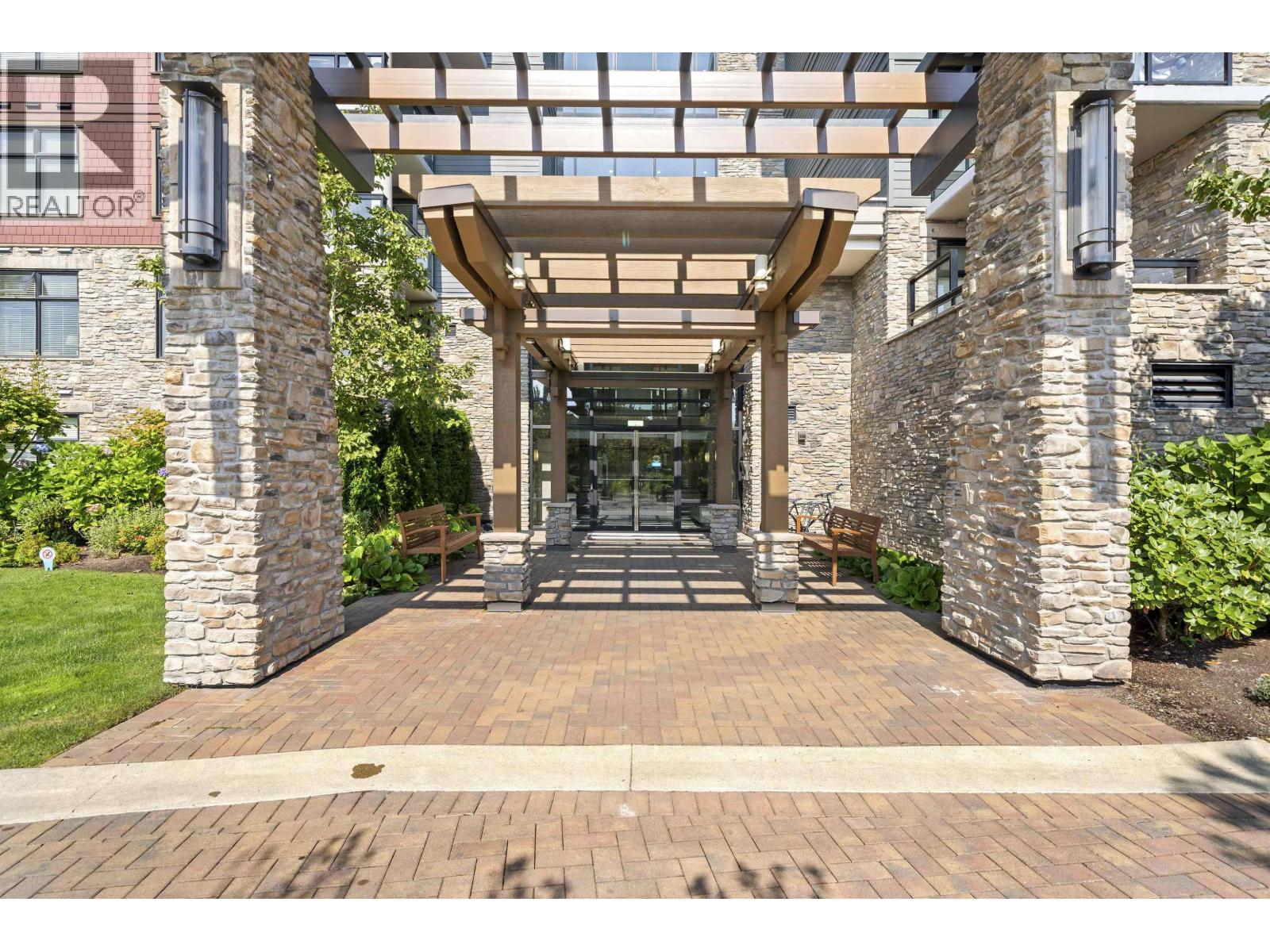 #302-5011 SPRINGS Boulevard, Delta