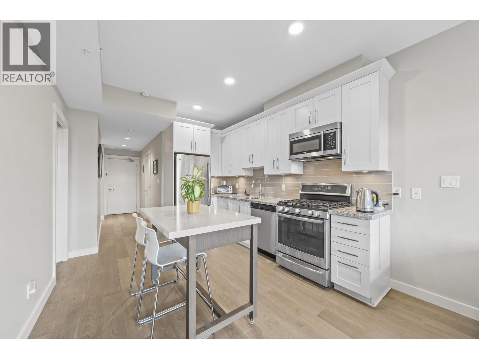 #302-5011 SPRINGS Boulevard, Delta