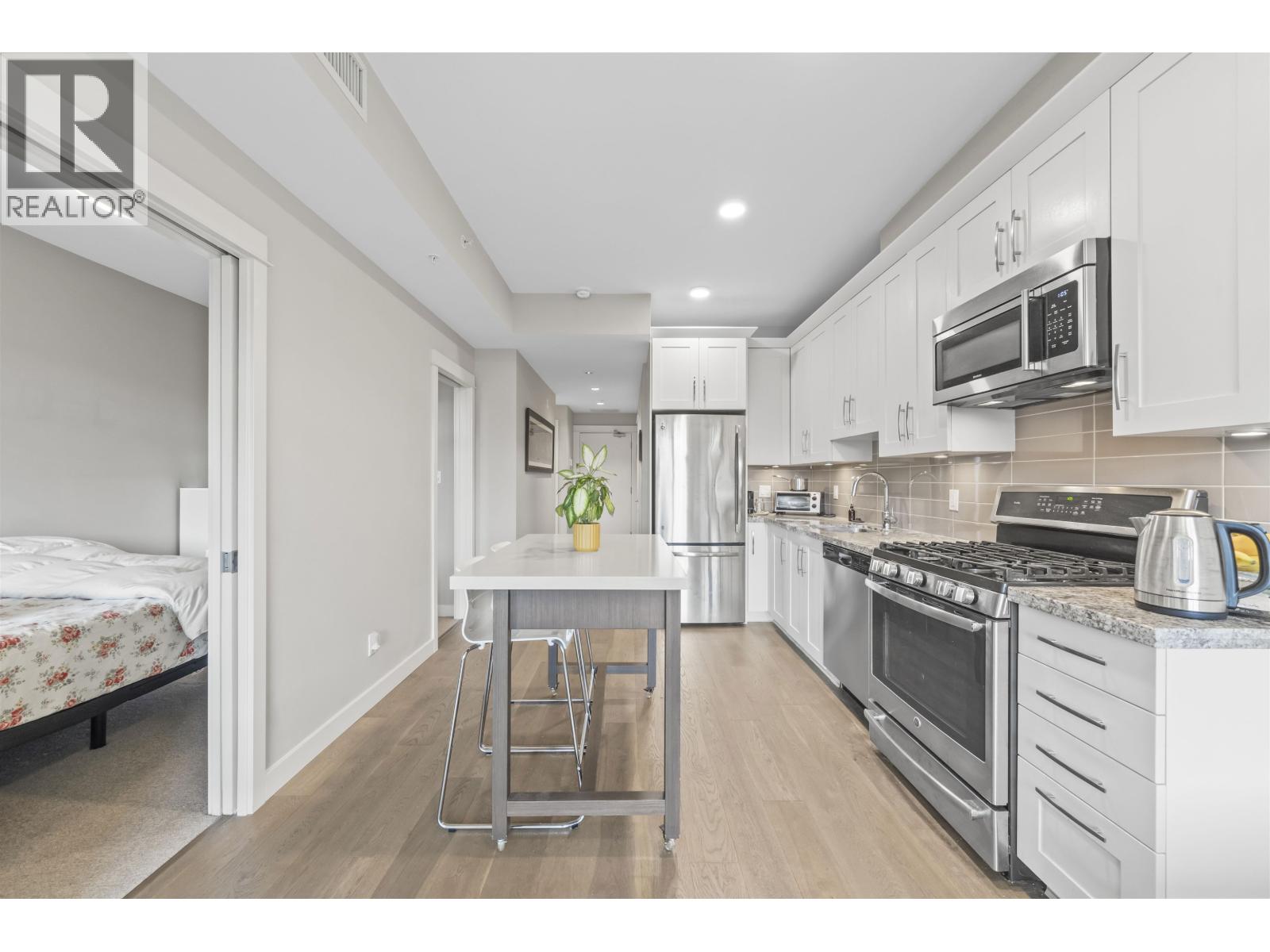 #302-5011 SPRINGS Boulevard, Delta