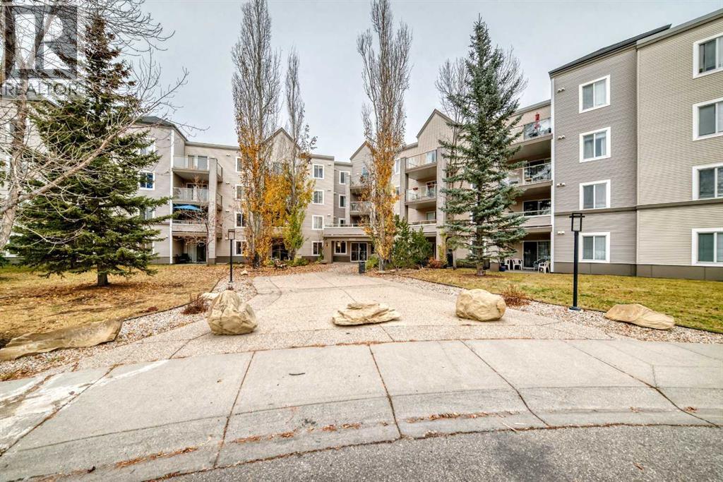 106, 4000 Somervale Court SW, Calgary — photo 2