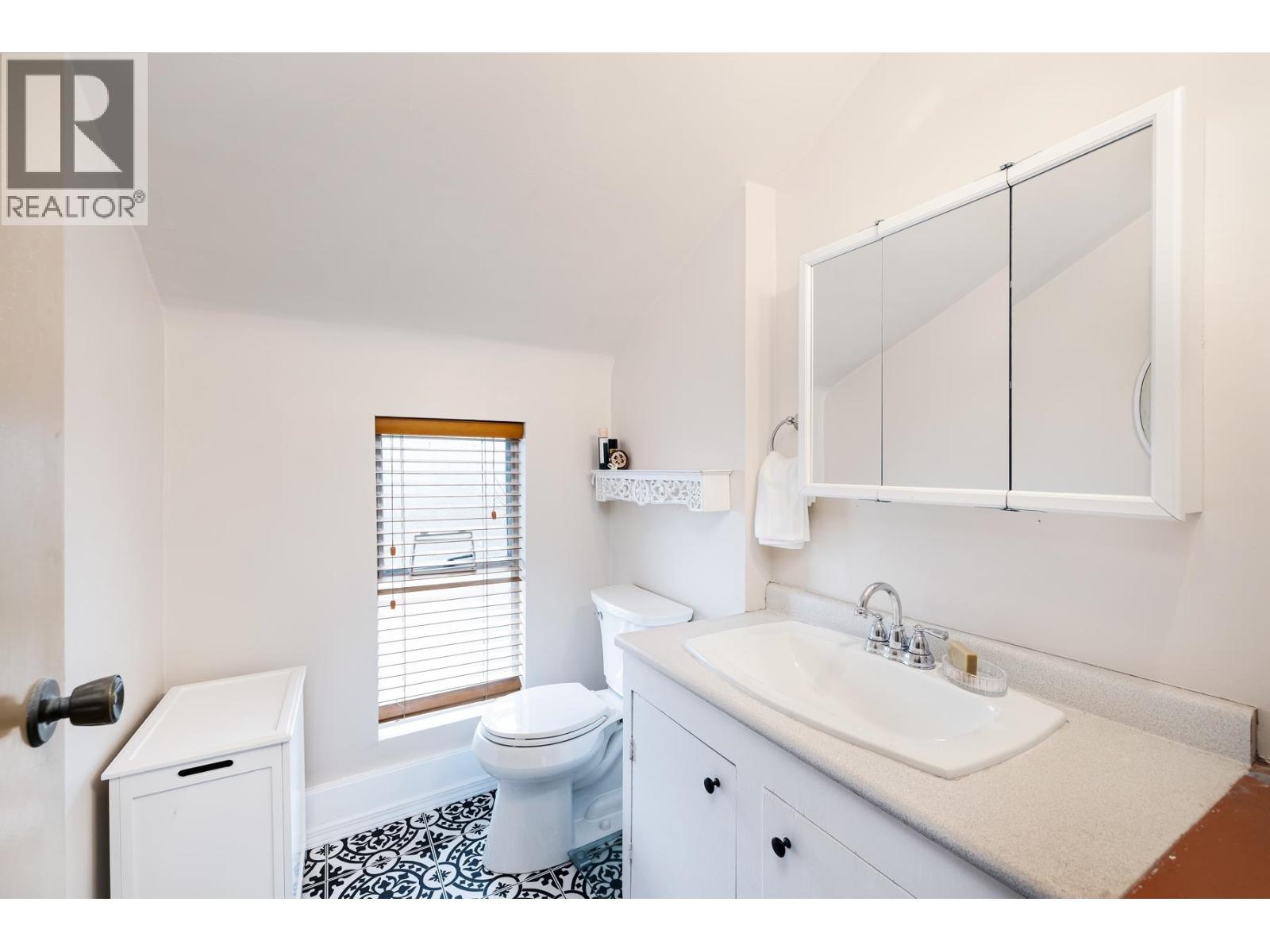 402 E 13th Street, North Vancouver — photo 13
