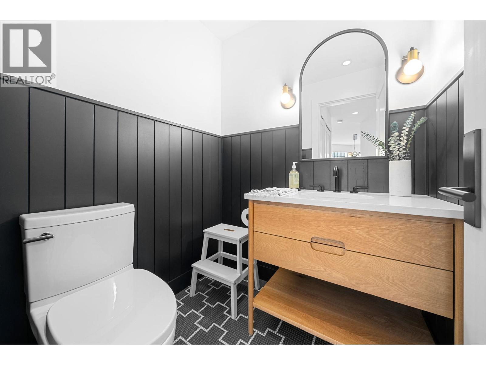 1 224 W 16th Street, North Vancouver — photo 14
