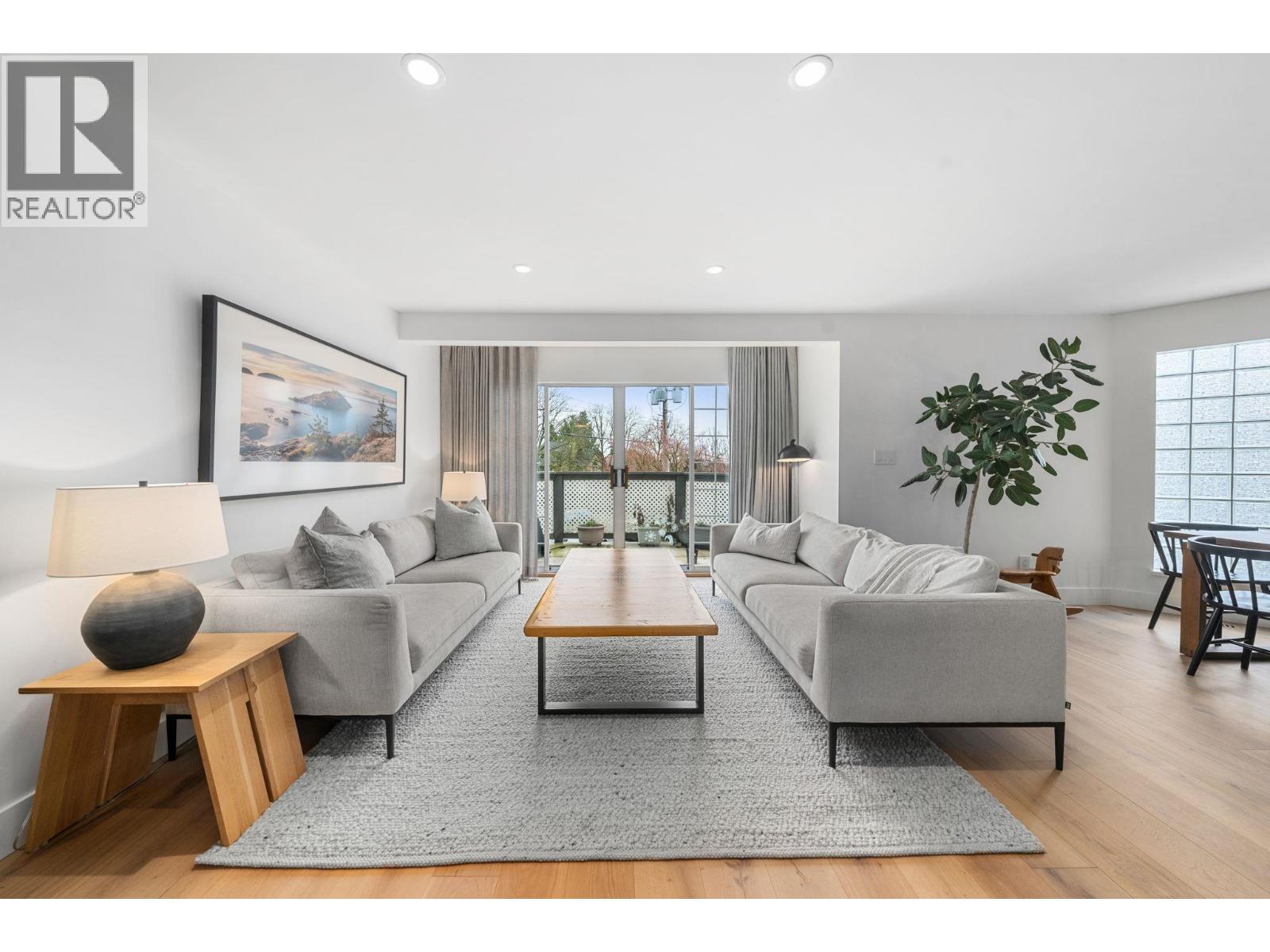 1 224 W 16th Street