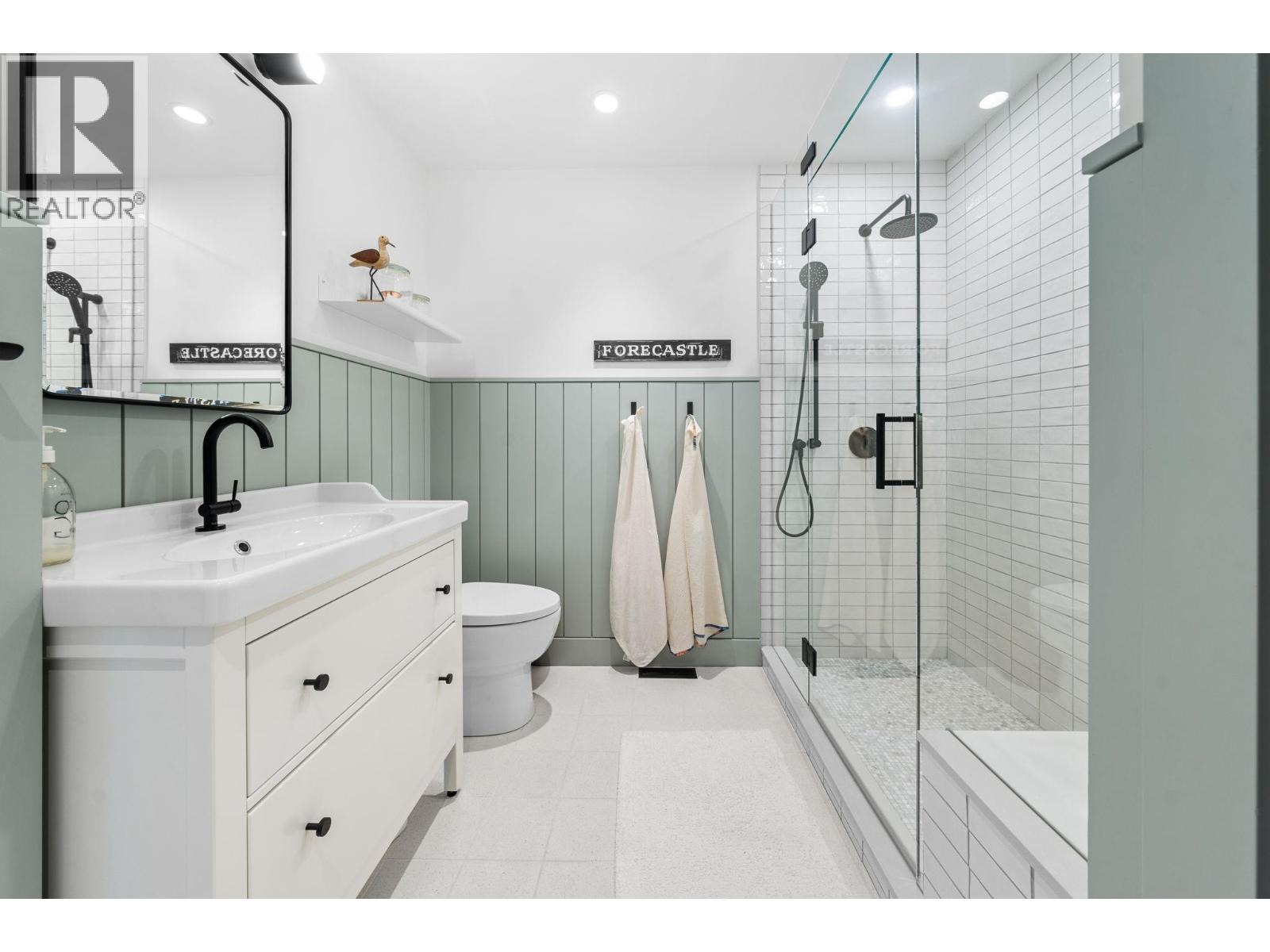 1 224 W 16th Street, North Vancouver — photo 19