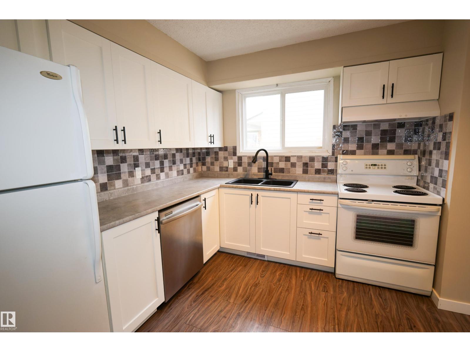 709 GRANDIN DR, Morinville — photo 2