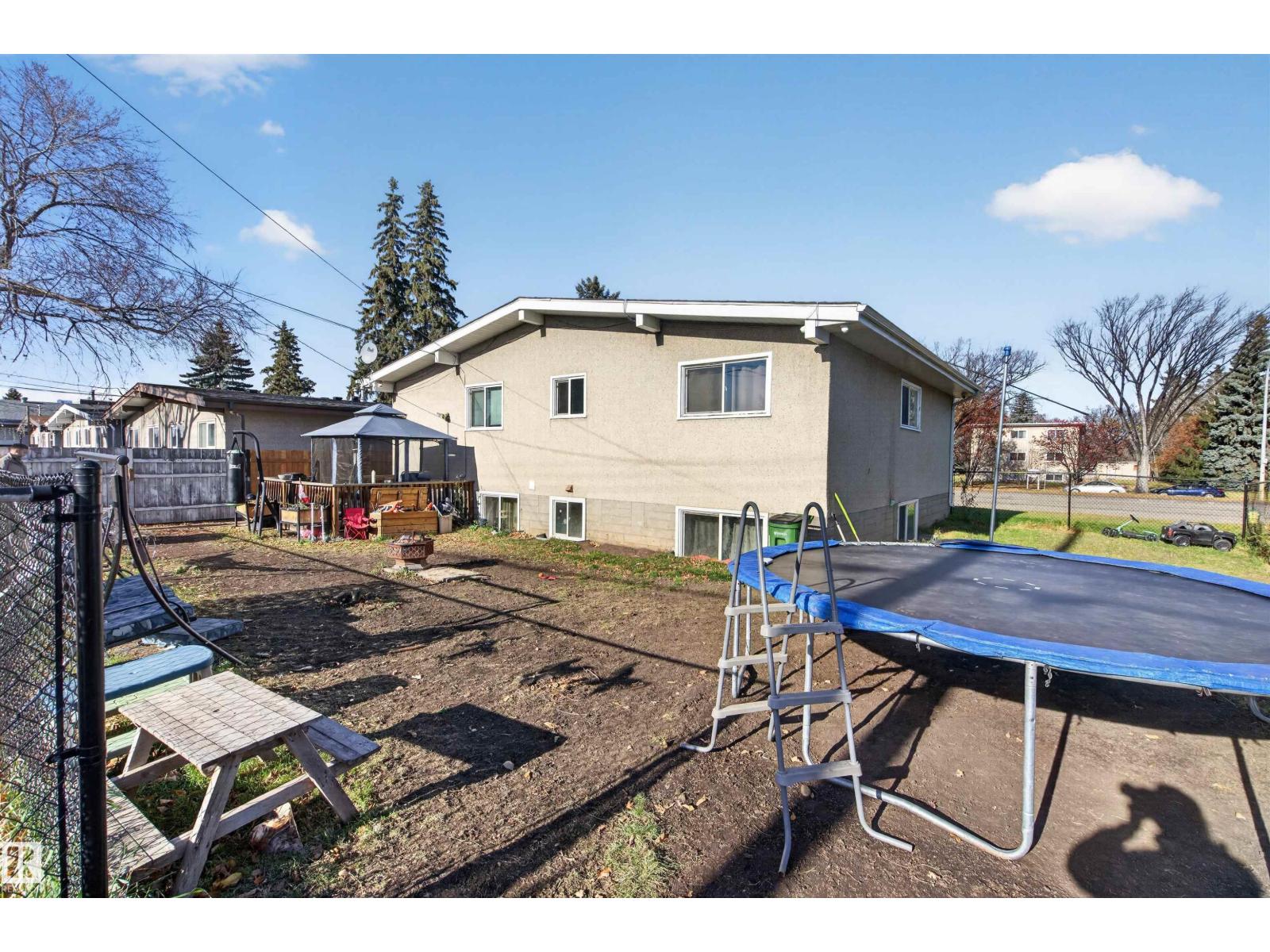 6815 101 AV NW, Edmonton — photo 16