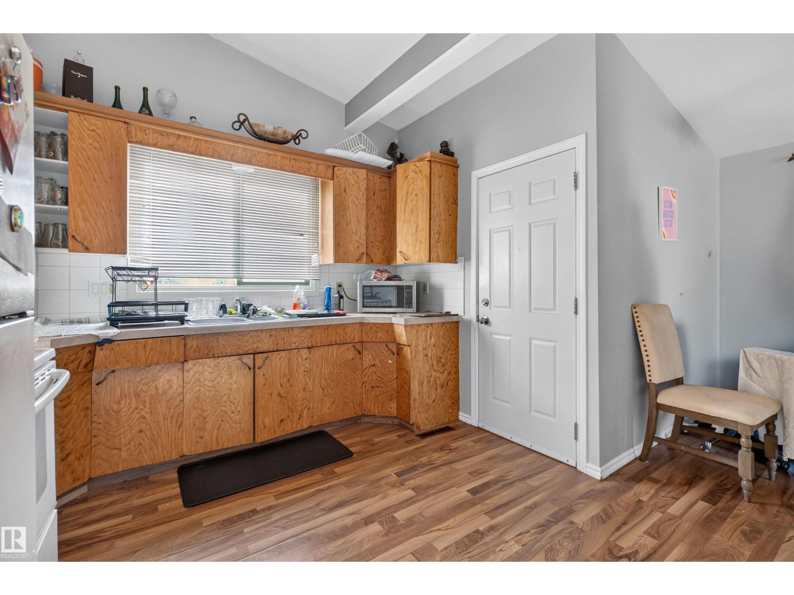 6815 101 AV NW, Edmonton — photo 8