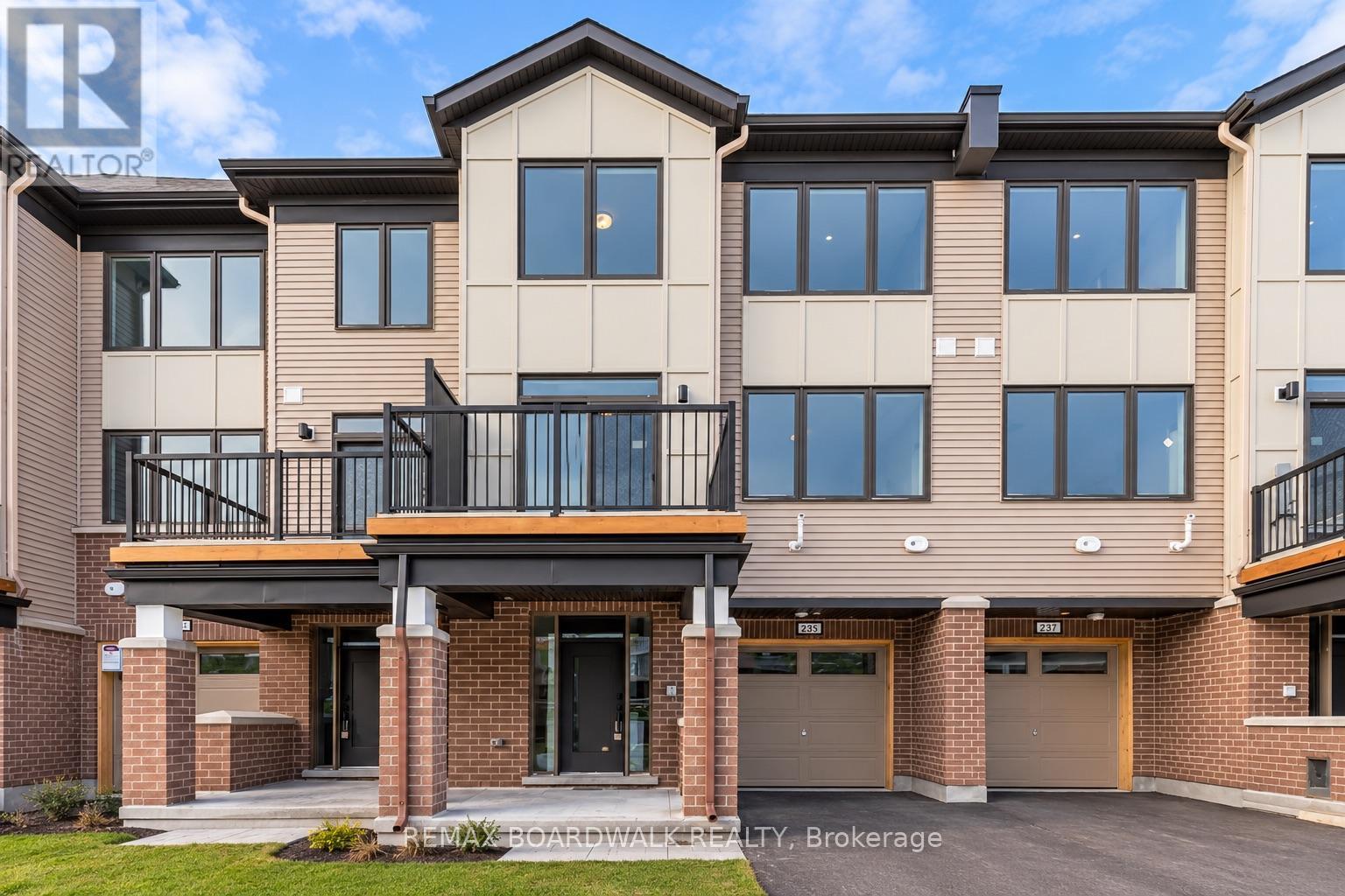 235 ANYOLITE PRIVATE, Ottawa