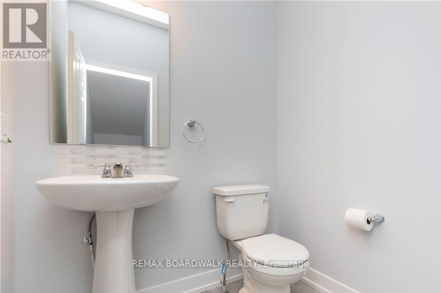 235 ANYOLITE PRIVATE, Ottawa — photo 10