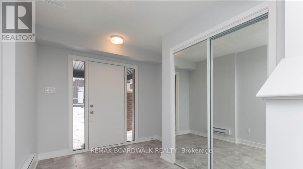 235 ANYOLITE PRIVATE, Ottawa — photo 2
