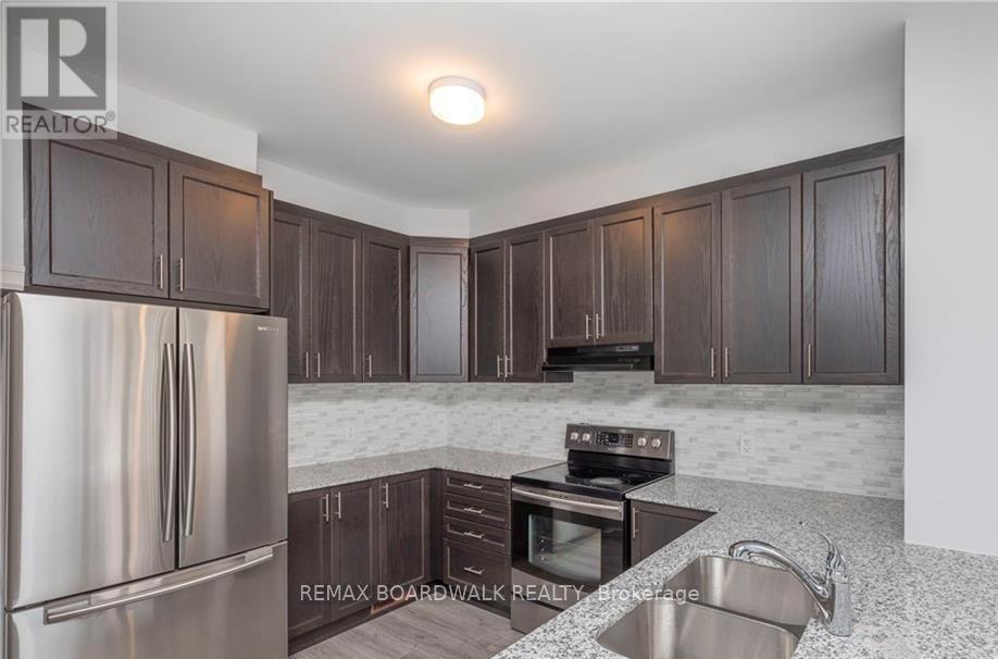 235 ANYOLITE PRIVATE, Ottawa — photo 4