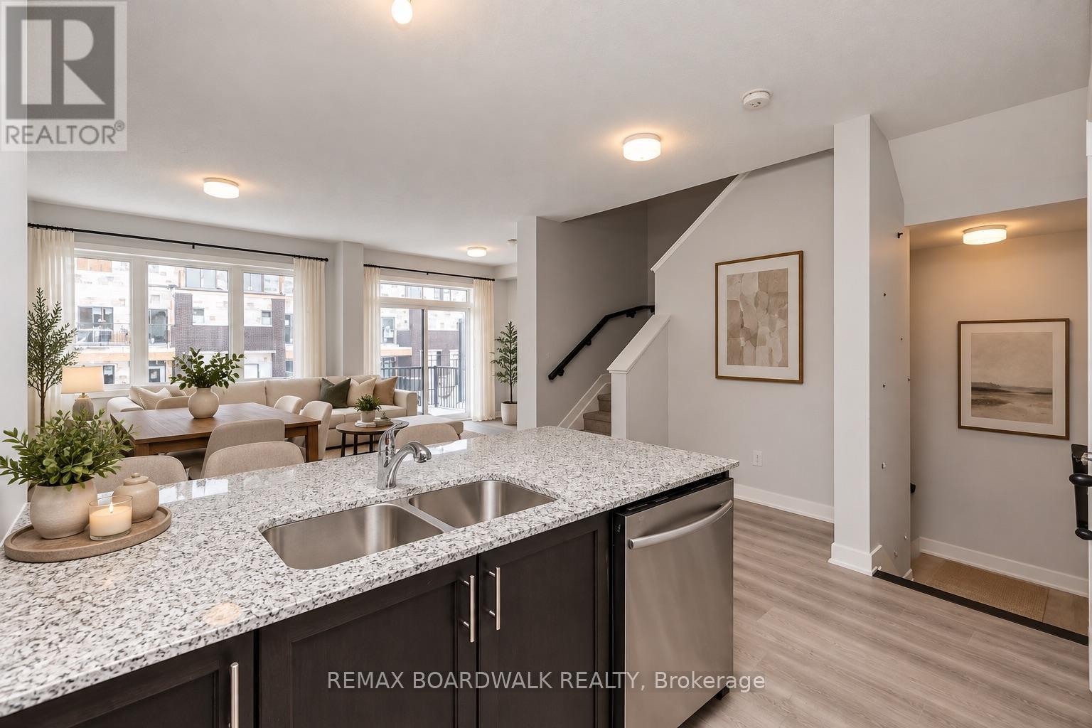 235 ANYOLITE PRIVATE, Ottawa — photo 7