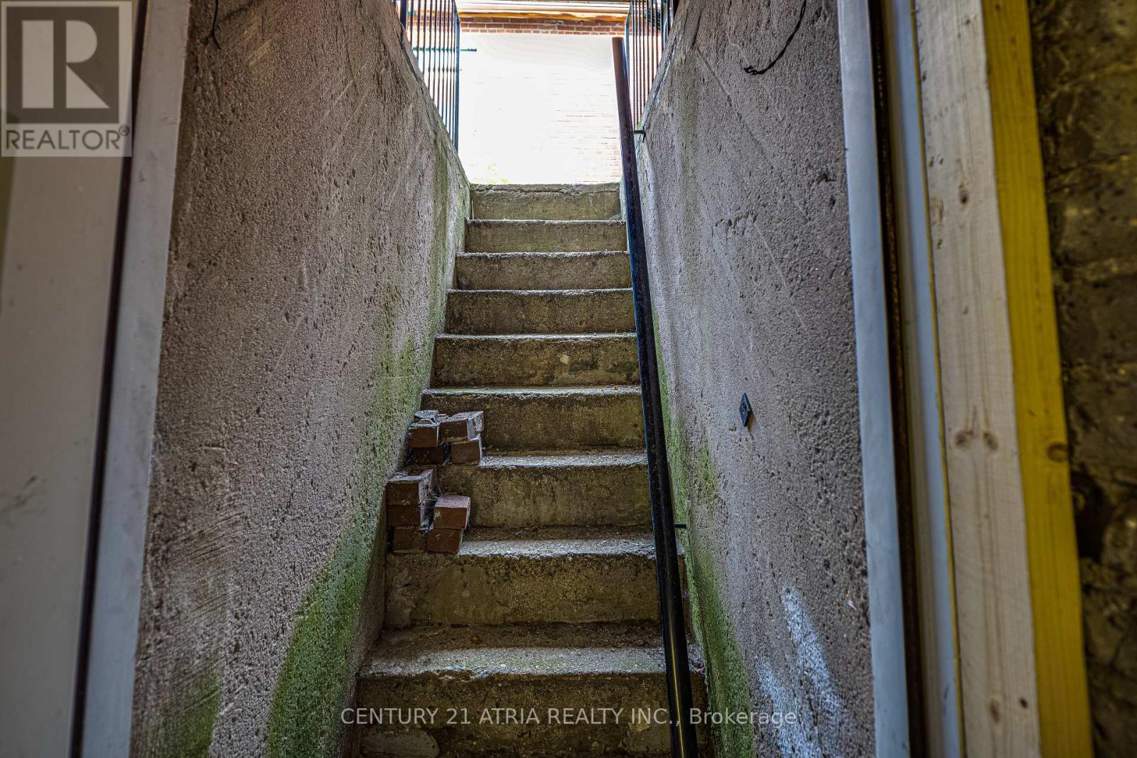 Danforth, ON photo 25