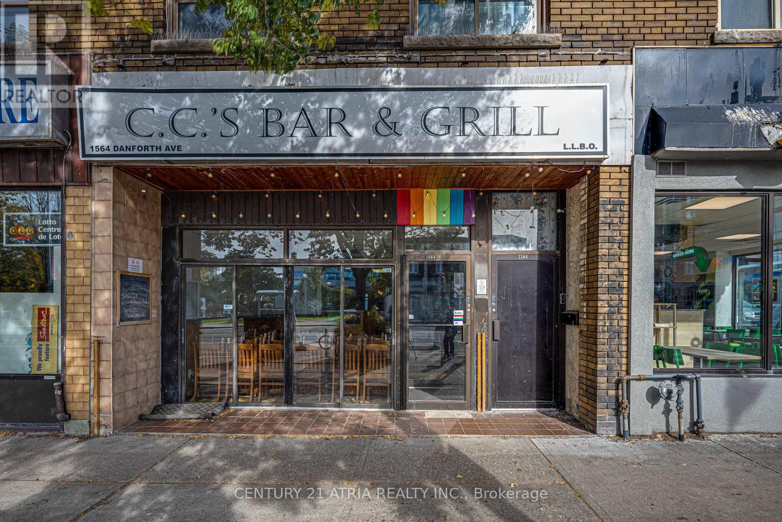 Danforth, ON photo 28