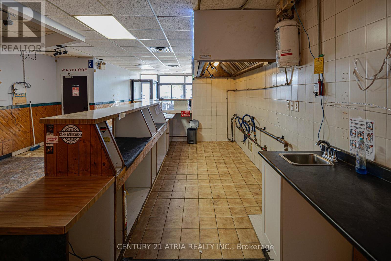 Danforth, ON photo 4