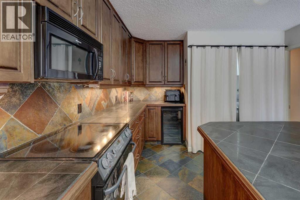 216 Pump Hill Gardens SW, Calgary — photo 9