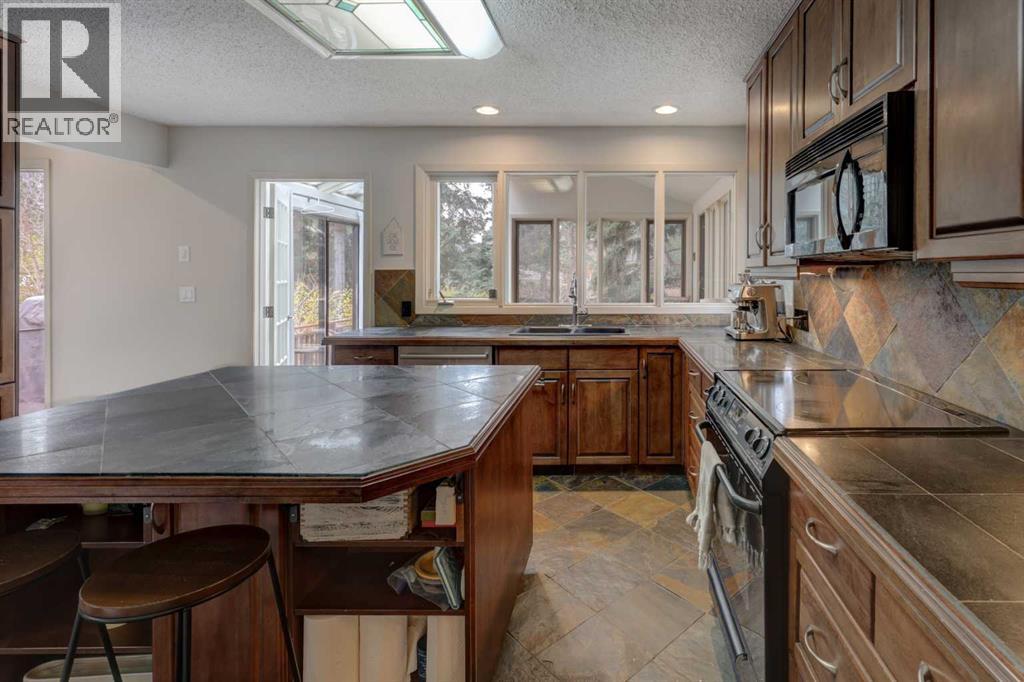 216 Pump Hill Gardens SW, Calgary — photo 11