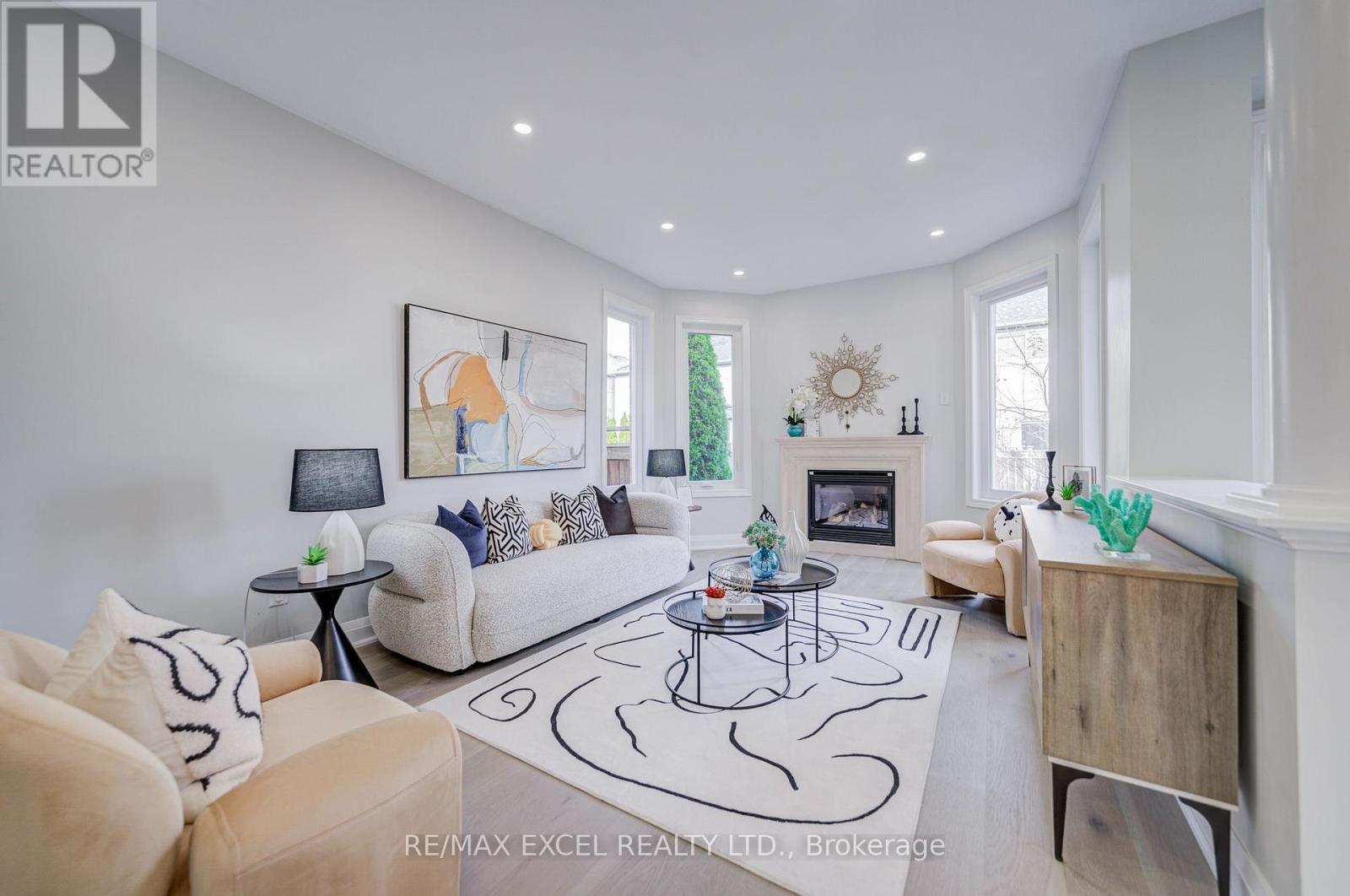 22 Pitney Avenue, Richmond Hill, ON photo 13