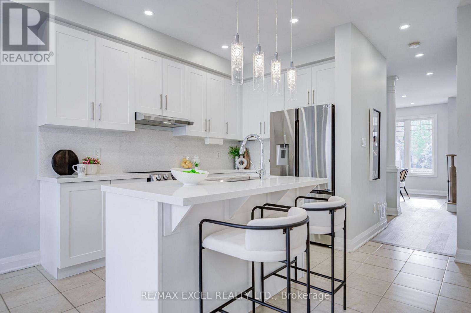 22 Pitney Avenue, Richmond Hill, ON photo 8