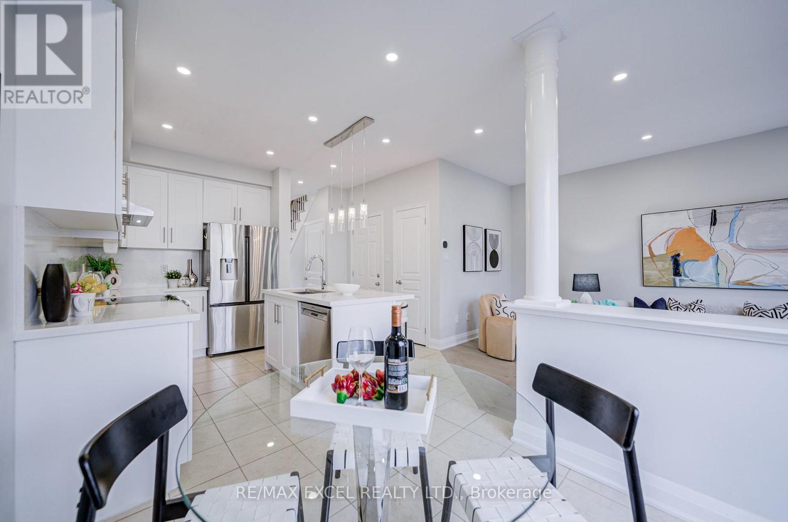 22 Pitney Avenue, Richmond Hill, ON photo 12