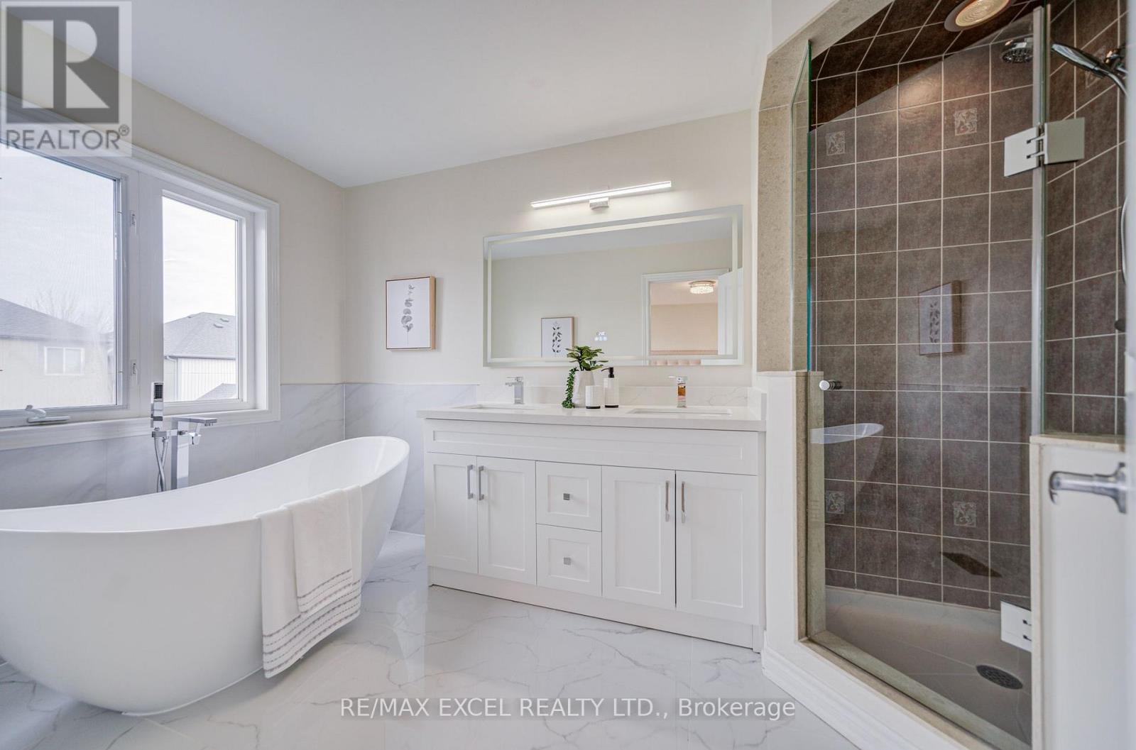 22 Pitney Avenue, Richmond Hill, ON photo 18