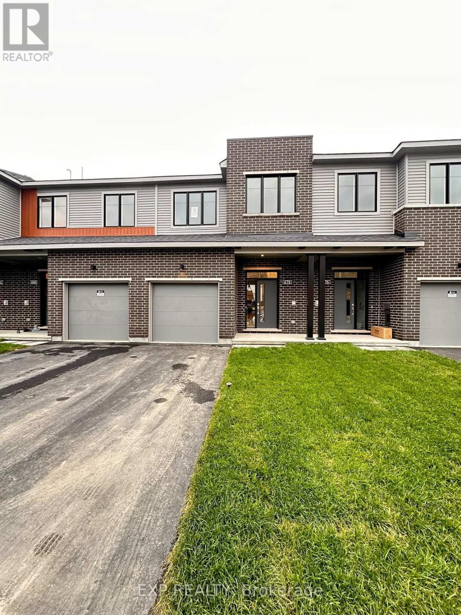 678 Moonglade Crescent