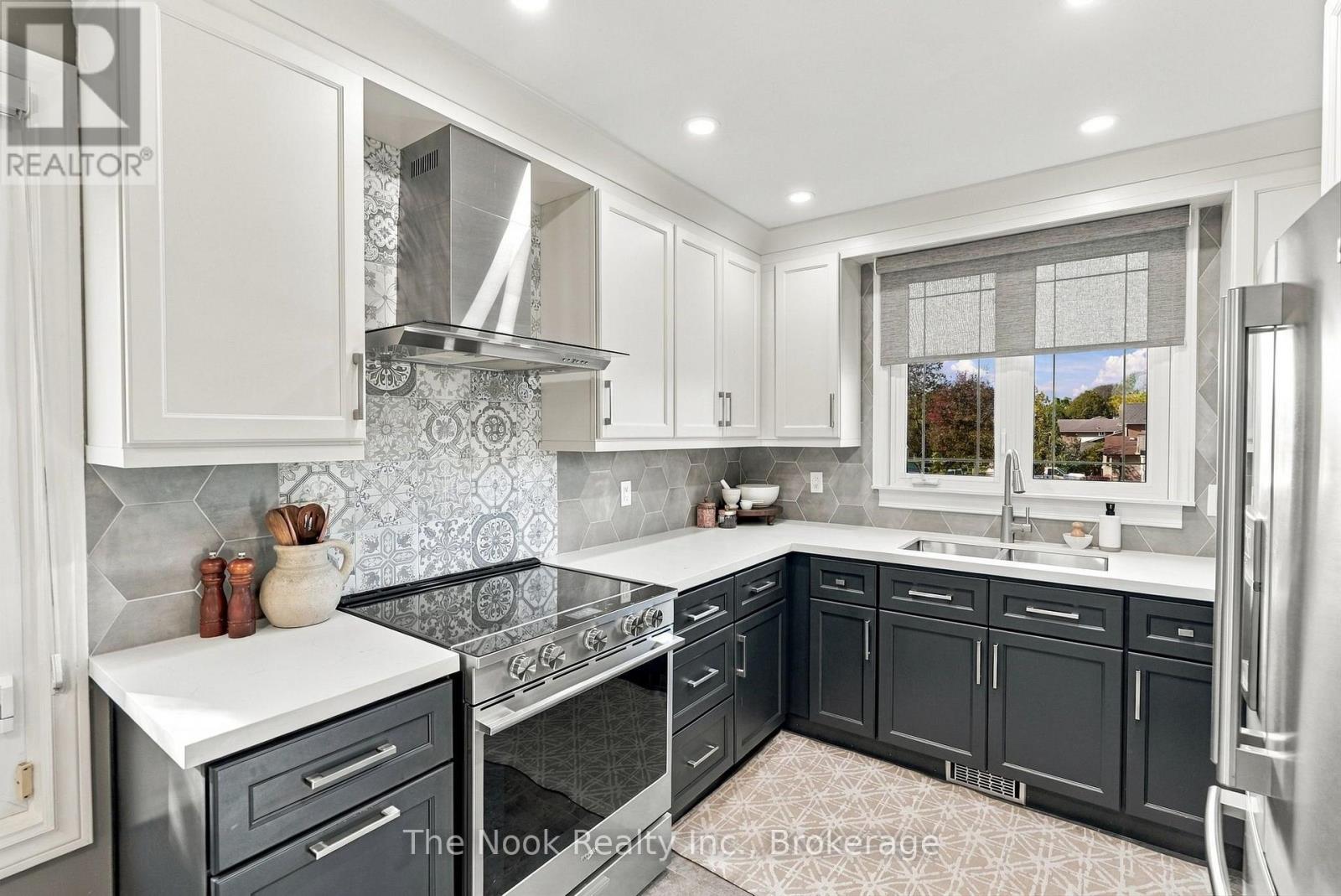 1 Inglewood Place, Whitby, ON photo 17