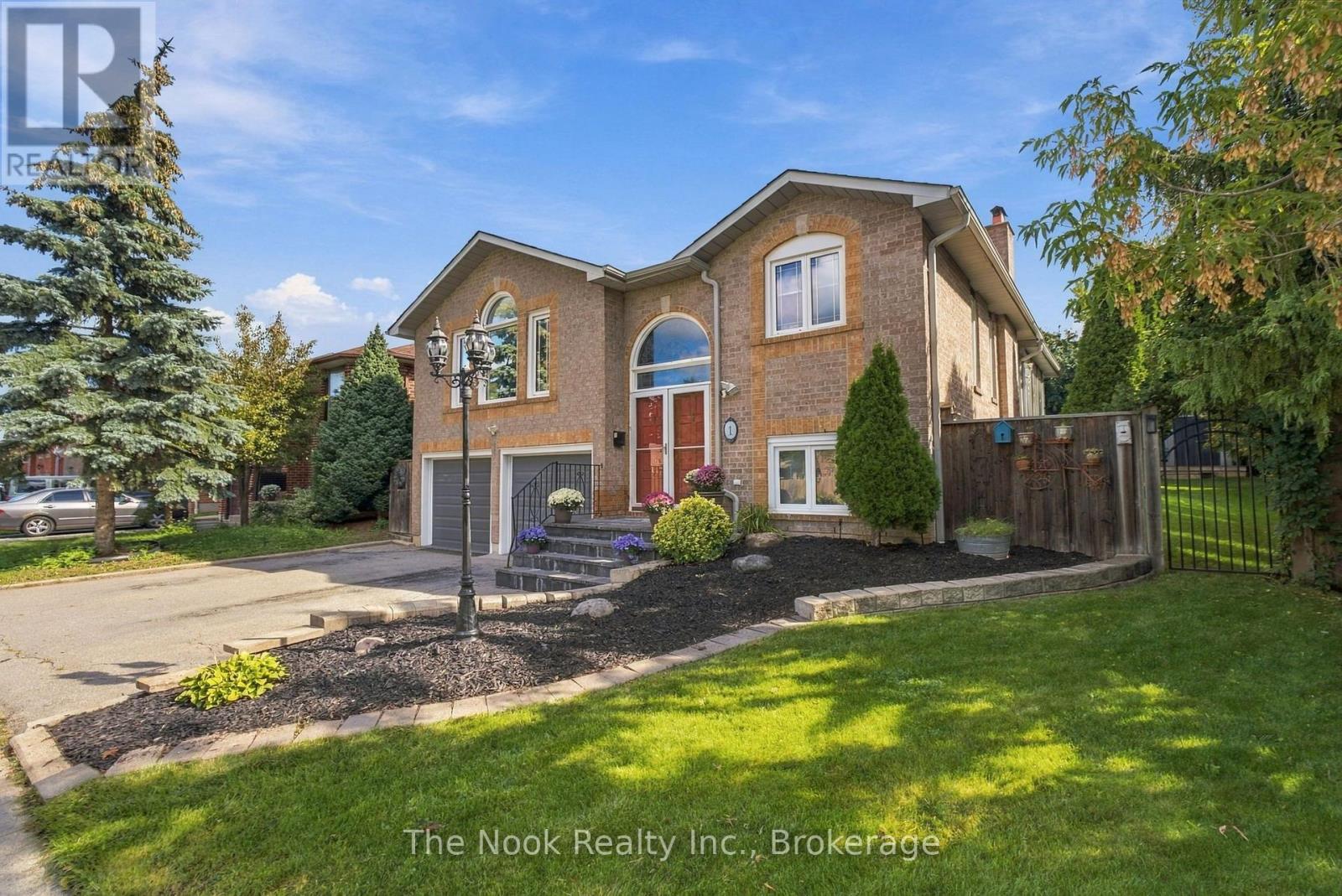 1 Inglewood Place, Whitby, ON