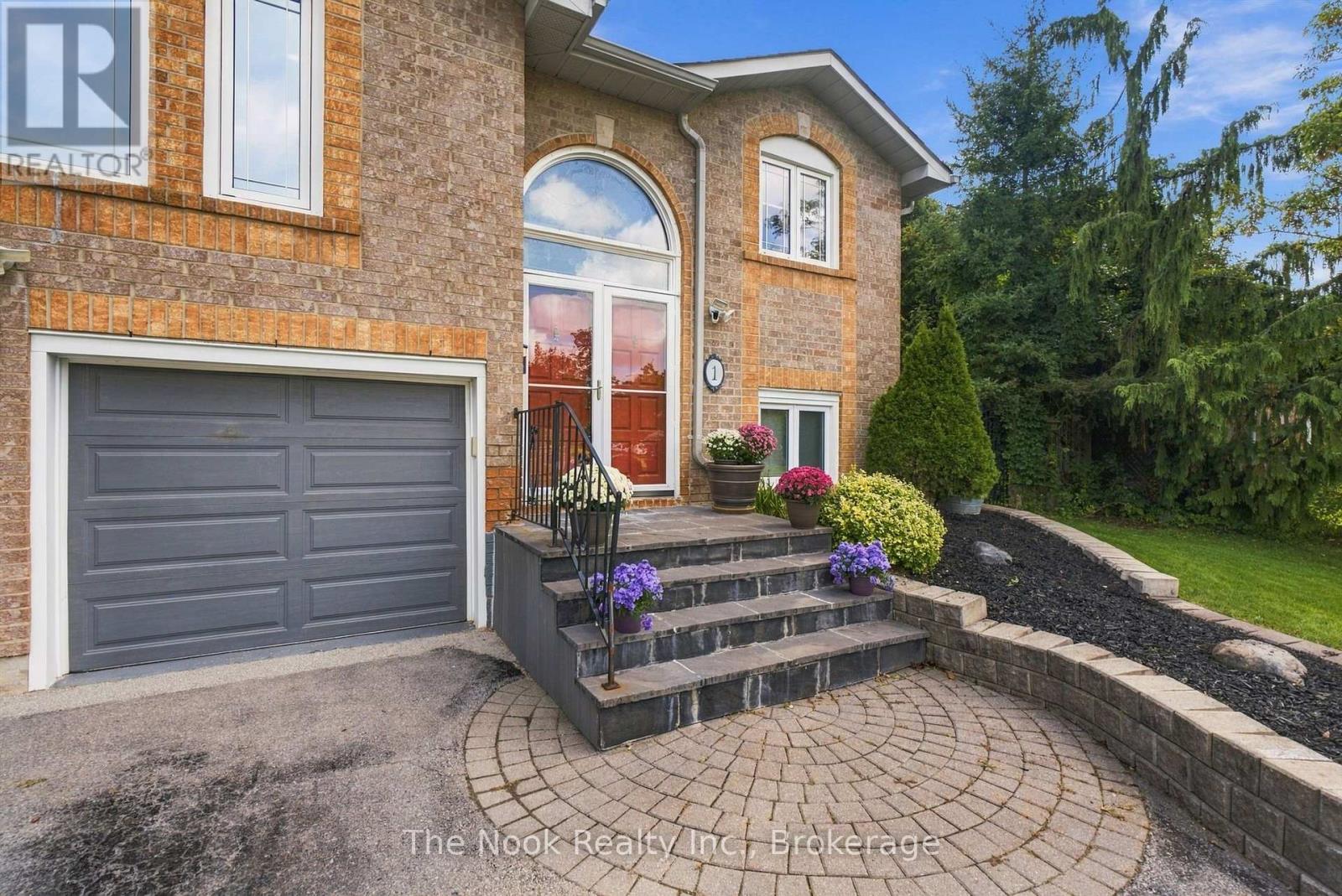 1 Inglewood Place, Whitby, ON photo 3