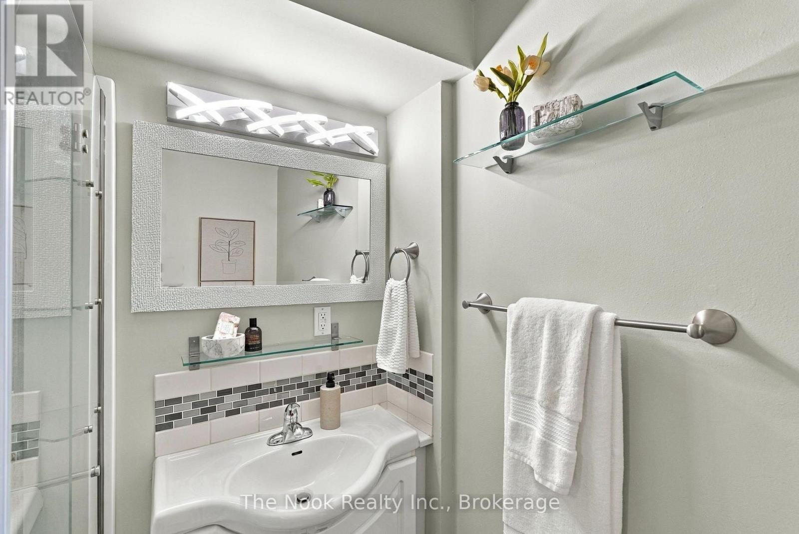 1 Inglewood Place, Whitby, ON photo 37