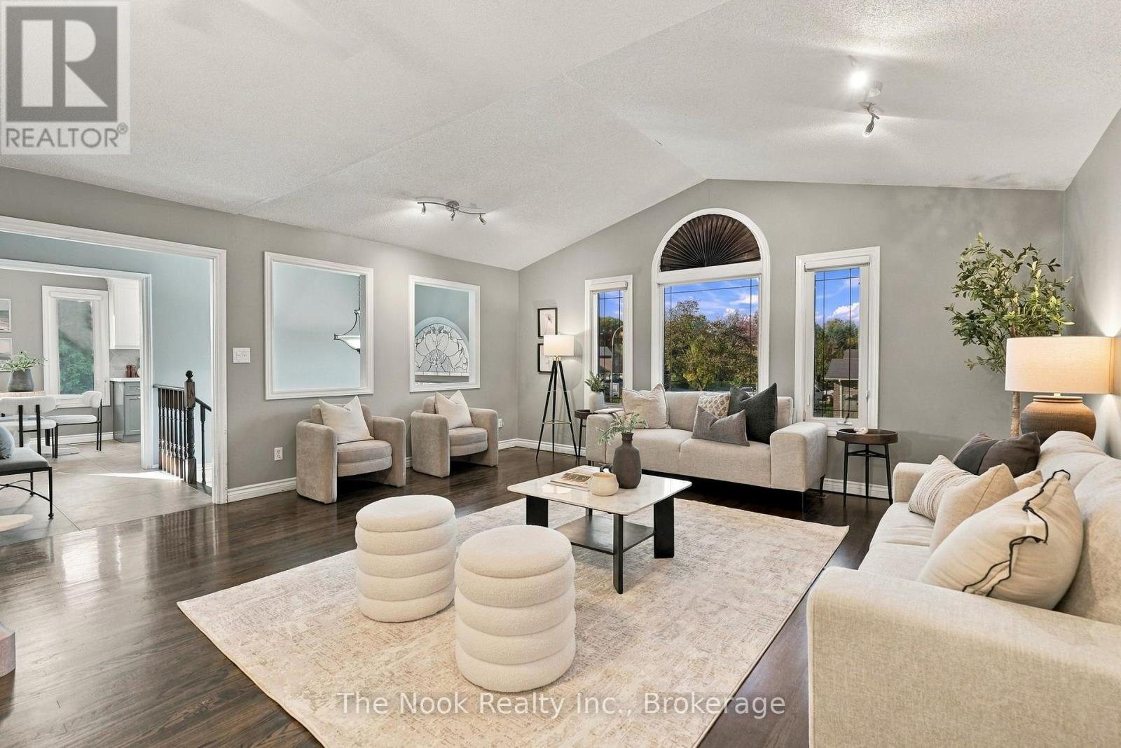 1 Inglewood Place, Whitby, ON photo 9