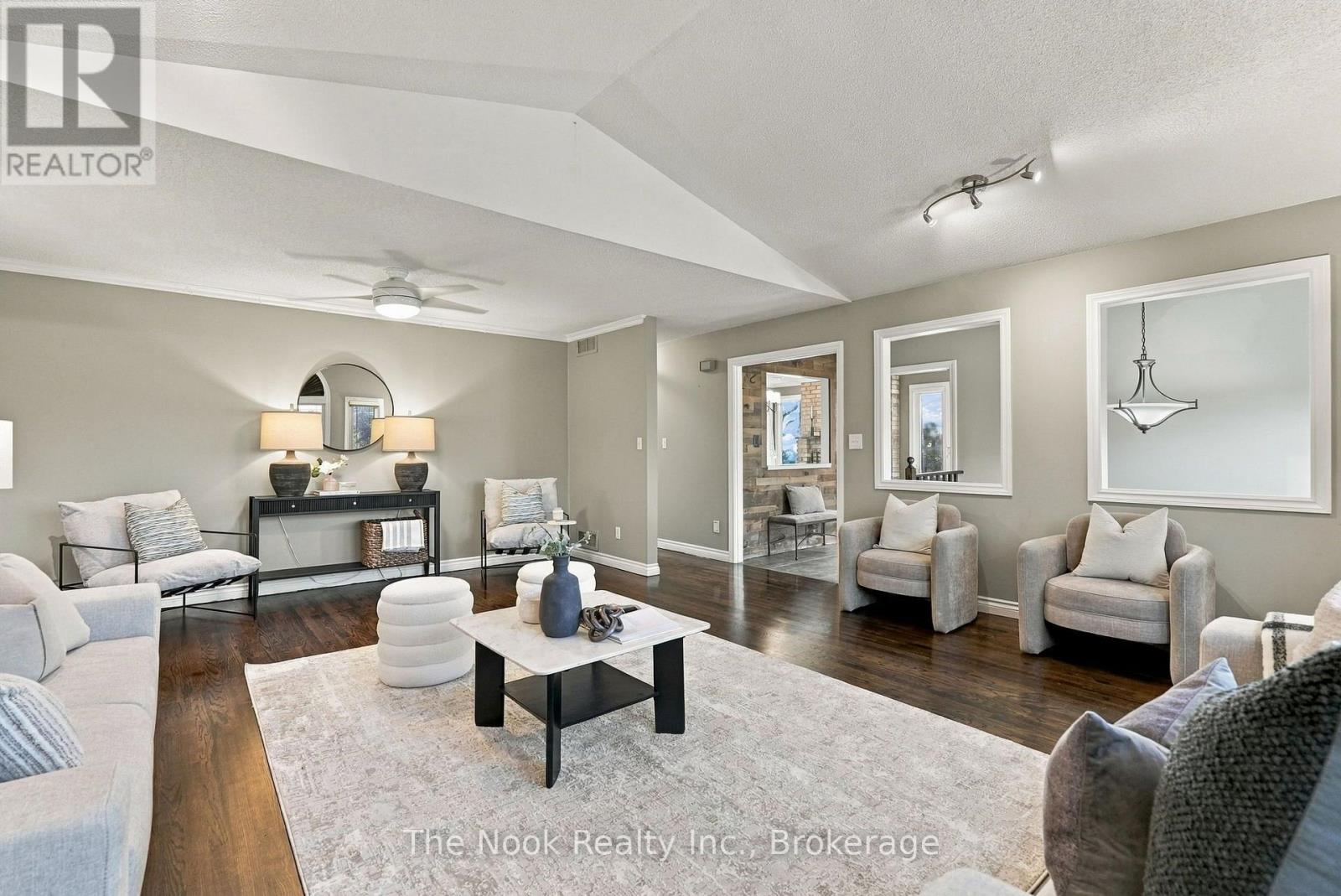 1 Inglewood Place, Whitby, ON photo 8
