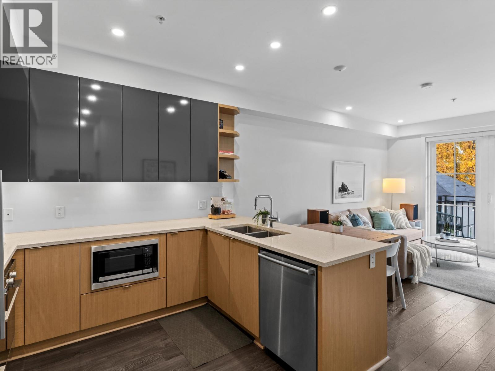302 2528 Collingwood Street Unit 302