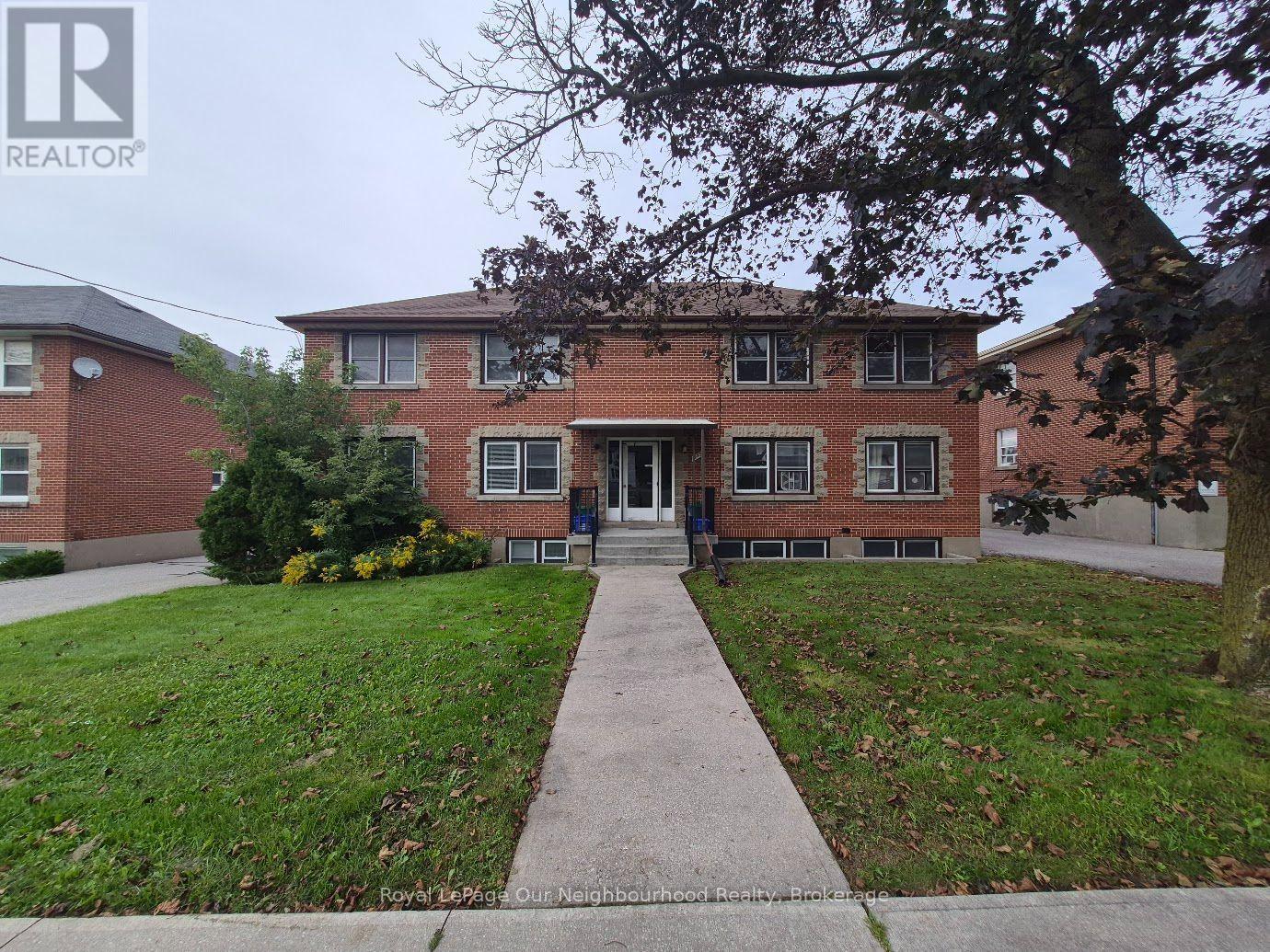 2- 855 Simcoe Street North, Oshawa, ON photo 1