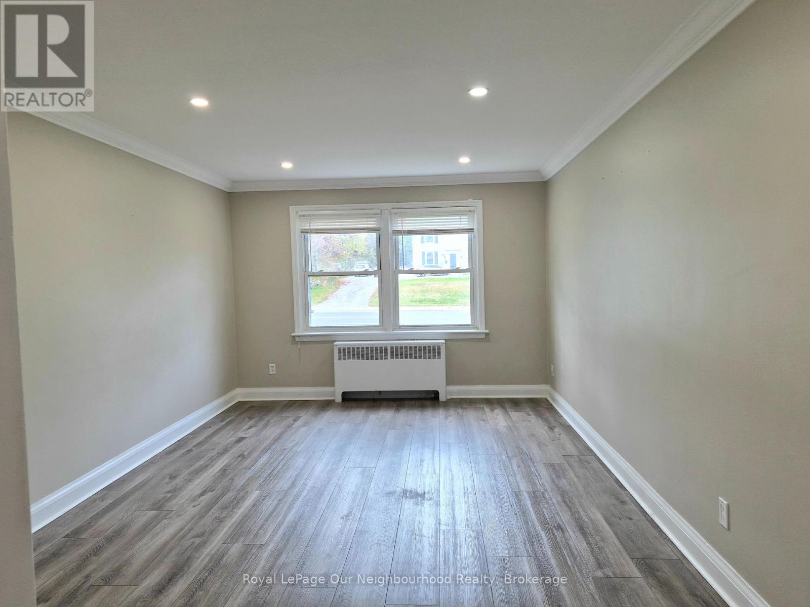 2- 855 Simcoe Street North, Oshawa, ON photo 6