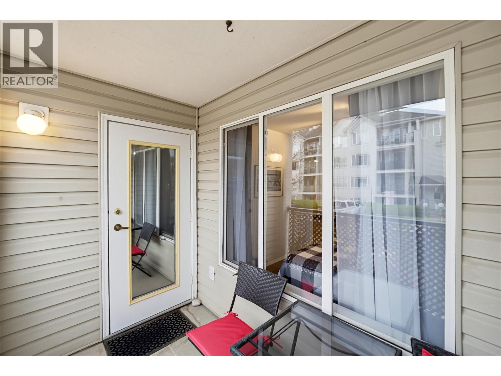 #208 640 3 Street SW - 4