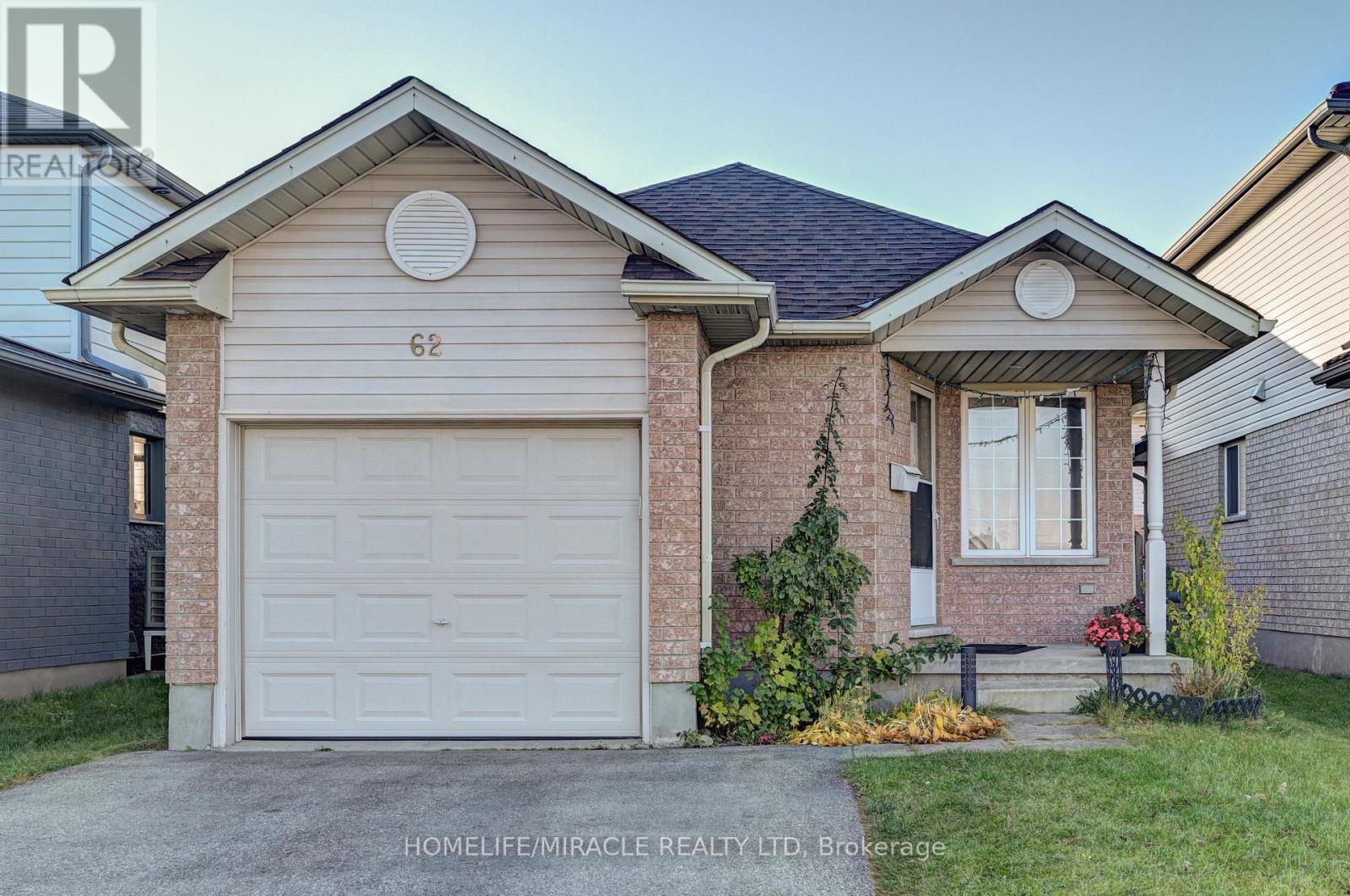 62 Fallowfield Drive, photo 1 of 47