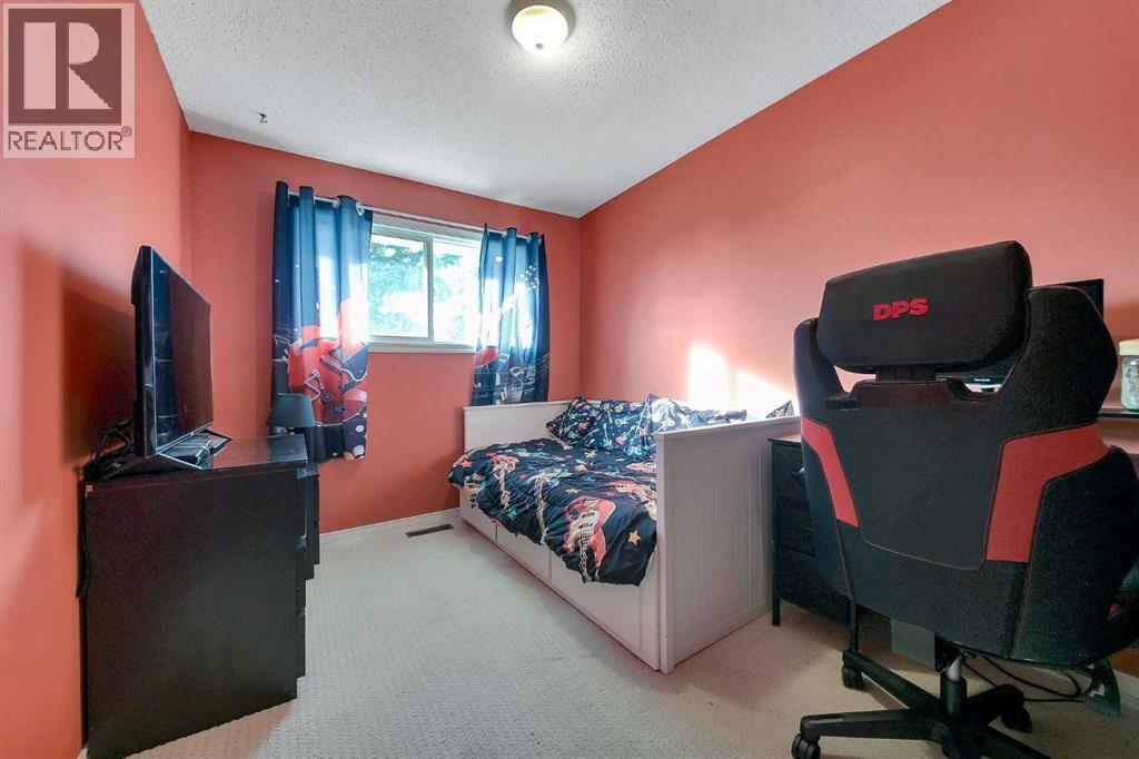 3920 50A Street, photo 23 of 45